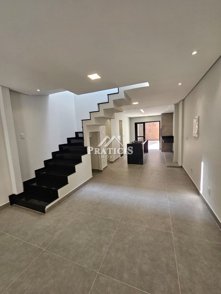 Casa à venda com 3 quartos, 150m² - Foto 1